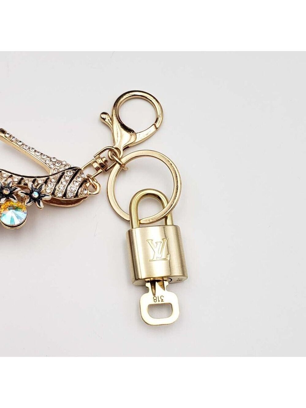 Authentic Louis Vuitton Gold Lock & Key ✨ Bag Charm Unbranded Shoe Keychain - Picture 3 of 7